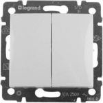 Проходной выключатель Legrand Valena белый двухклавишный 774408 (артикул 15142392) – фото 1