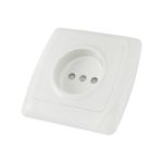 Розетка с защитными шторками, белая 2П 10А 250В TDM Онега SQ1805-0010 (артикул 15516506) – фото 1