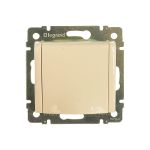 Одноместная розетка Legrand, Valena с крышкой и заземлением, крем 774322 695614 (артикул 15142514) – фото 1
