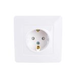 Розетка Schneider Electric BLANCA с заземлением со шторками, БЕЛЫЙ BLNRS001111 (артикул 16314304) – фото 1