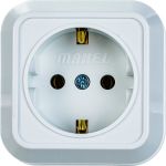 Розетка с заземлением, белая Makel 45108 (артикул 15225906) – фото 1