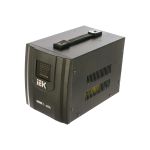 Переносной стабилизатор напряжения (1/220, 1кВА) IEK HOME СНР ИЭК IVS20-1-01000 (артикул 15164305) – фото 1