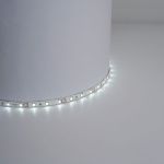 Cветодиодная LED лента FERON LS604, 60SMD (2835), 4.8Вт/м, 5м IP65 12V 4000К, 48219 (артикул 23304027) – фото 1