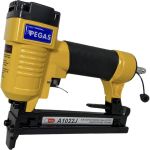 Скобозабивной пистолет Pegas pneumatic 1022J 1034 (артикул 16508883) – фото 1