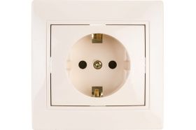 Розетка Intro 120202 2PE Schuko, 16А, 250В, IP20, СУ, Plano, слоновая кость Б0027610 (артикул 16069942) – фото 1