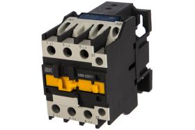Контактор IEK КМИ-23211 32А 220В ИЭК KKM21-032-230-01 (артикул 15165742) – фото 1