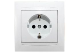 Розетка с защитной шторкой, белая 2П+З 16А 250В TDM Лама SQ1815-0011 (артикул 15516519) – фото 1