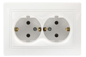 Розетка Smartbuy 2-местная с заземлением 16А белая Венера SBE-01w-16-S2-Z (артикул 16052103) – фото 1