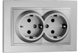 Двойная розетка MONO ELECTRIC с заземлением DESPINA серебро 102-212104-120 (артикул 18379105) – фото 1