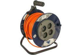 Удлинитель Партнер-Электро PowerLine 4 гн. б/з ПВС 2х1 10A 30м IP 44 UK112B-430DB (артикул 15908717) – фото 1