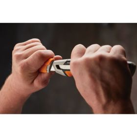 Строительный нож с выдвижным сменным лезвием Fiskars 18мм CarbonMax 1027227 (артикул 16494245) – фото 10
