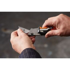 Строительный складной нож со сменным лезвием Fiskars CarbonMax 1027224 (артикул 16494073) – фото 3