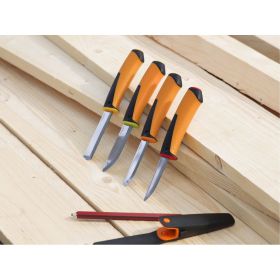 Строительный нож Fiskars со встроенной точилкой 1023620 (артикул 20232322) – фото 2