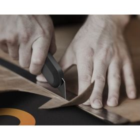 Технический нож DELI home series gray ht4008c Т-образное лезвие, эксклюзивный дизайн, софттач пластик, безопасная конструкция, подарочная упаковка 112885 (артикул 26146019) – фото 3