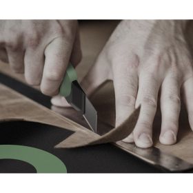 Технический нож DELI home series green ht4018l сегментированное черное лезвие 18 мм, эксклюзивный дизайн, soft touch 112888 (артикул 26146037) – фото 4
