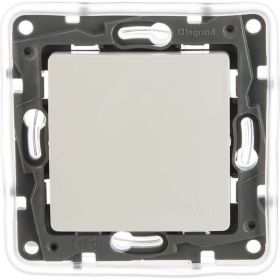1-клавишный переключатель Legrand ETIKA IP44 белый 672200 (артикул 16015230) – фото 1