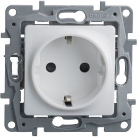 Механизм розетки Legrand 1-м СП Etika 2К+З 16 А защитные шторки с заземлением винтовые зажимы белый Leg 672222 (артикул 16120052) – фото 1
