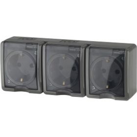 Розетка ЭРА Эксперт 11-2405-03 3х2P+E IP54, 16АХ-250В, ОУ, серый Б0020721 (артикул 15747432) – фото 1
