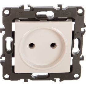 Розетка ЭРА 12-2005-01 2P, 16A-250В, IP20, без м.лапок, 12, белый Б0018981 (артикул 15981333) – фото 1