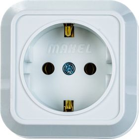 Розетка с заземлением, белая Makel 45108 (артикул 15225906) – фото 1