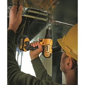 Аккумуляторная дрель-шуруповерт DeWALT DCD 771 C2 (артикул 15454795) – фото 3