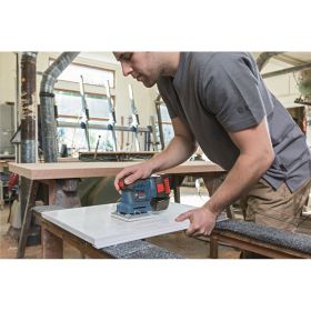 Аккумуляторная вибрационная шлифмашина Bosch GSS 18V-10 06019D0200 (артикул 15593288) – фото 2